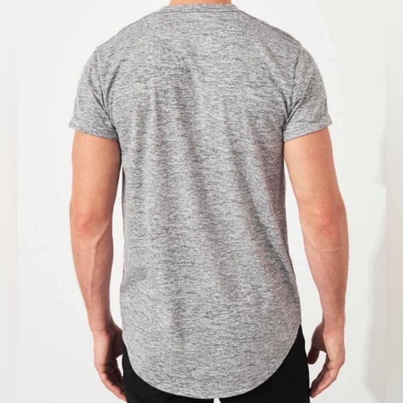 Hollister Curved Hem T-Shirt - Picture 4 of 7